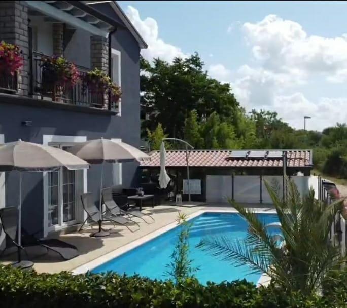 Lavanda House With Apartments Buje Exterior foto
