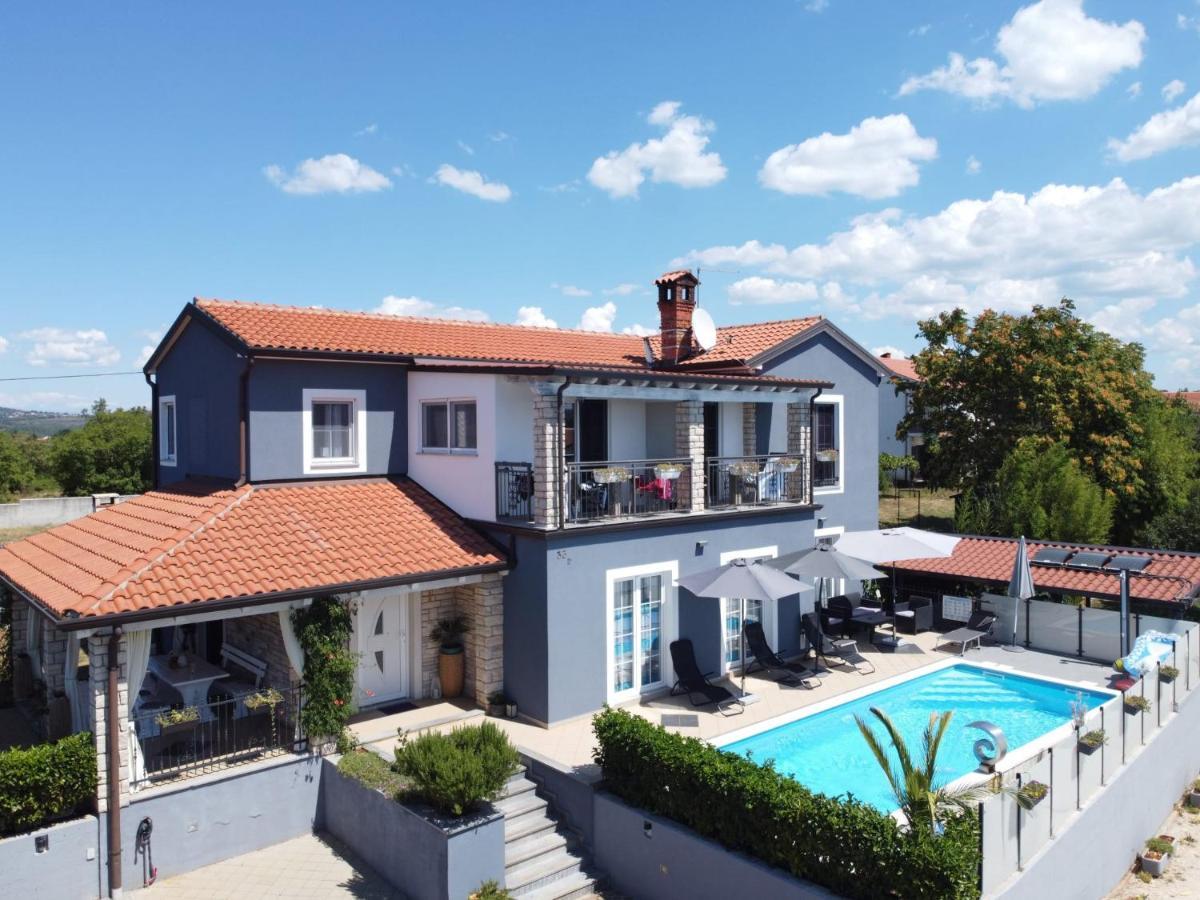Lavanda House With Apartments Buje Exterior foto