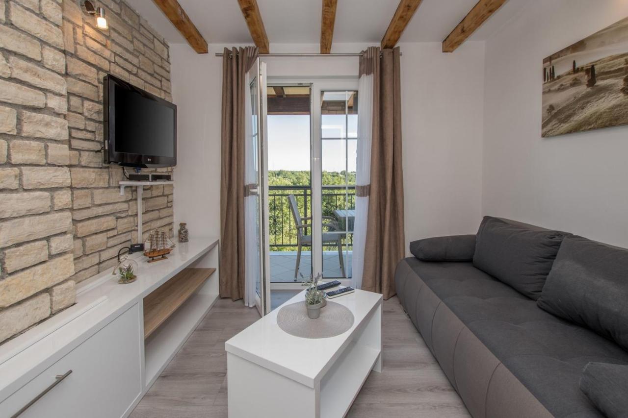 Lavanda House With Apartments Buje Exterior foto