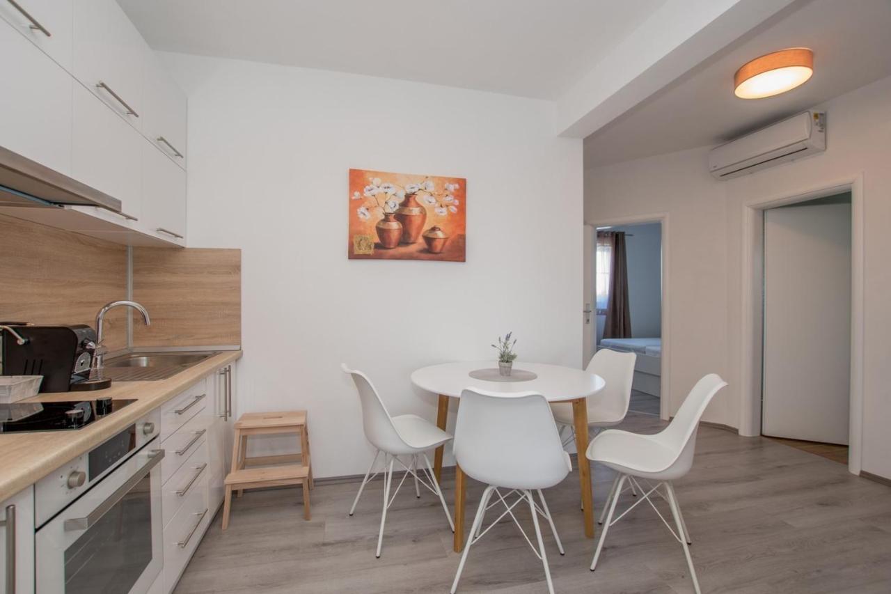 Lavanda House With Apartments Buje Exterior foto