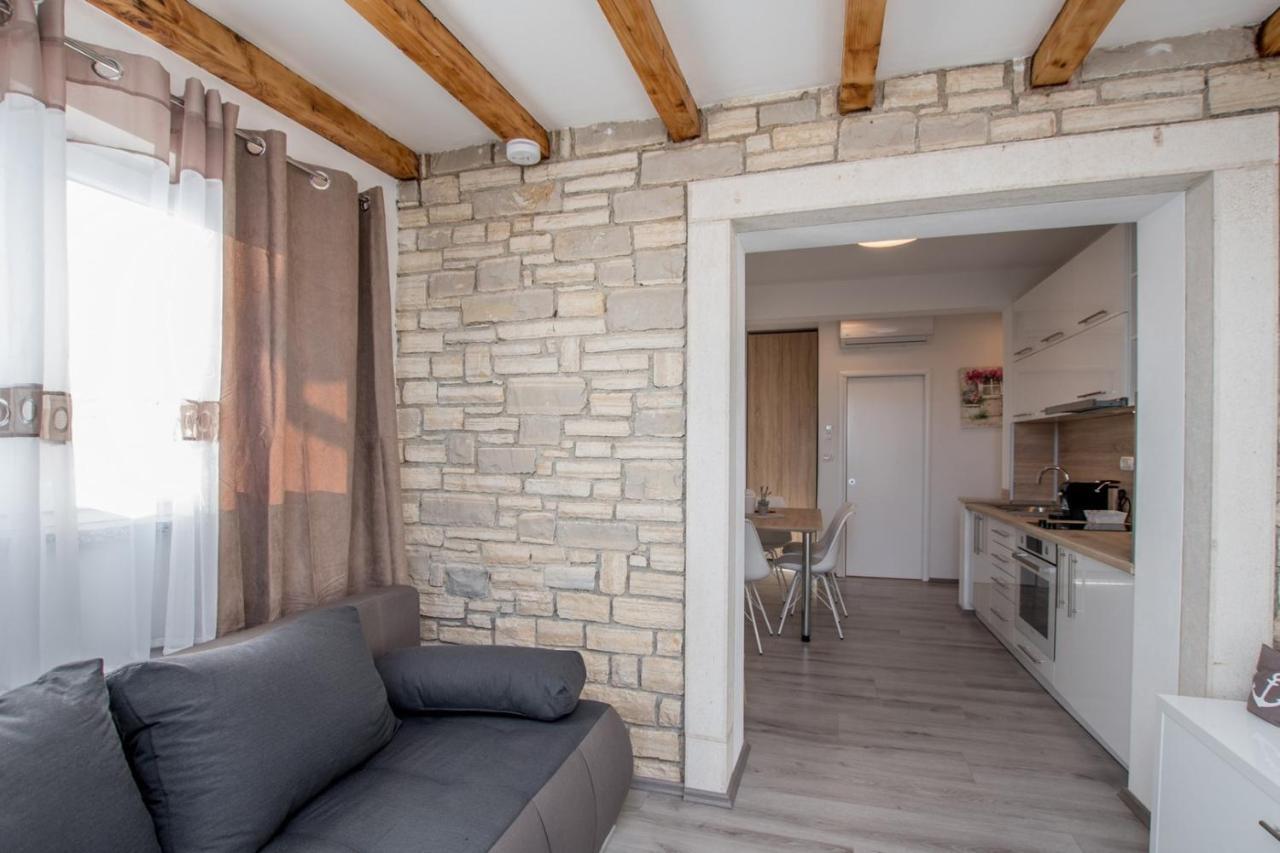 Lavanda House With Apartments Buje Exterior foto