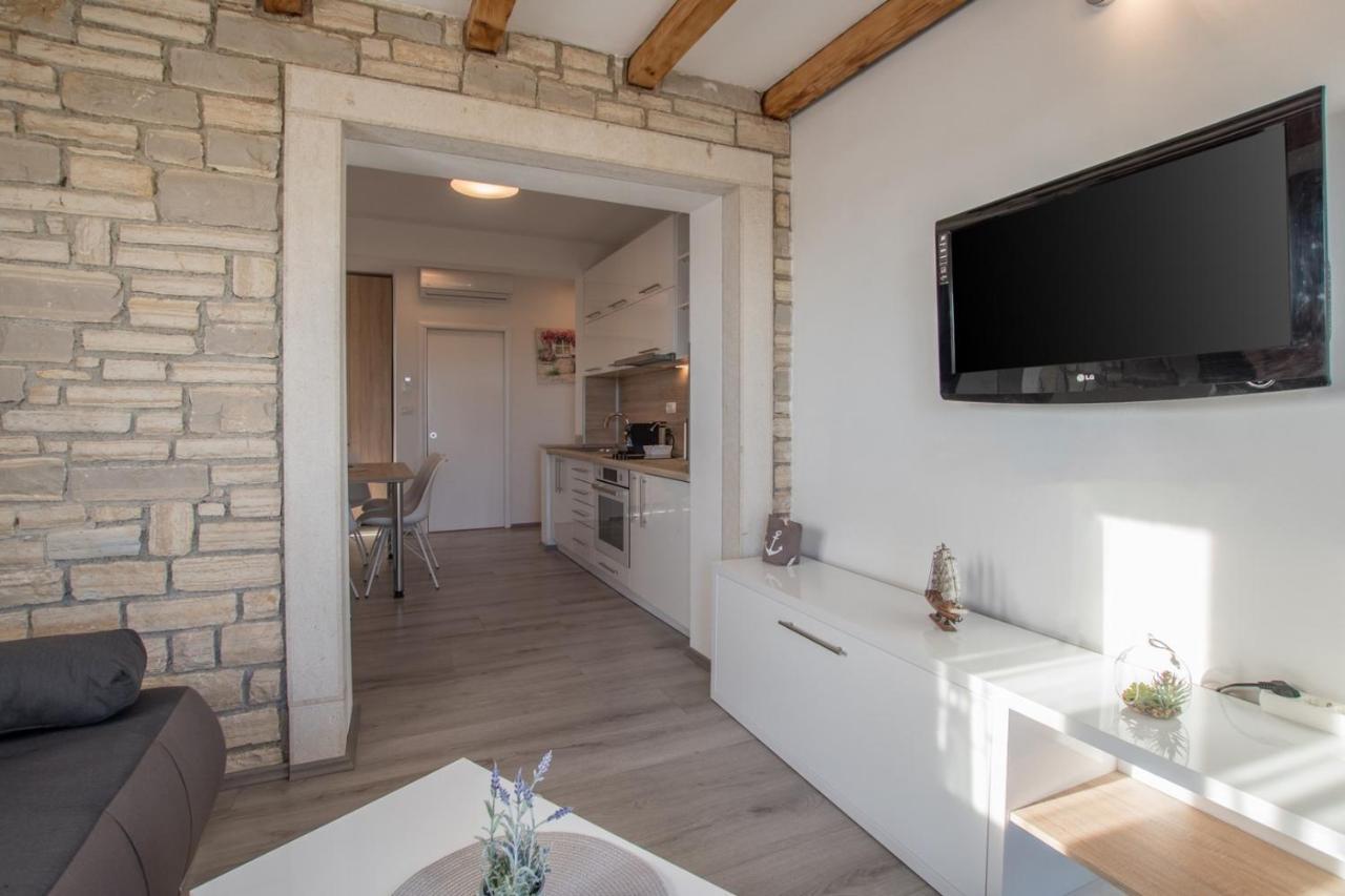 Lavanda House With Apartments Buje Exterior foto